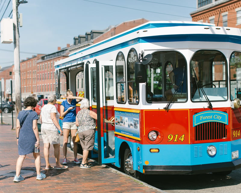 Food Tasting Trolley Tour in Portland