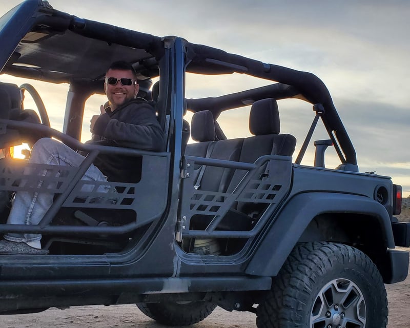 Mountain & Waterfront Desert Jeep Tour in Dolan Springs