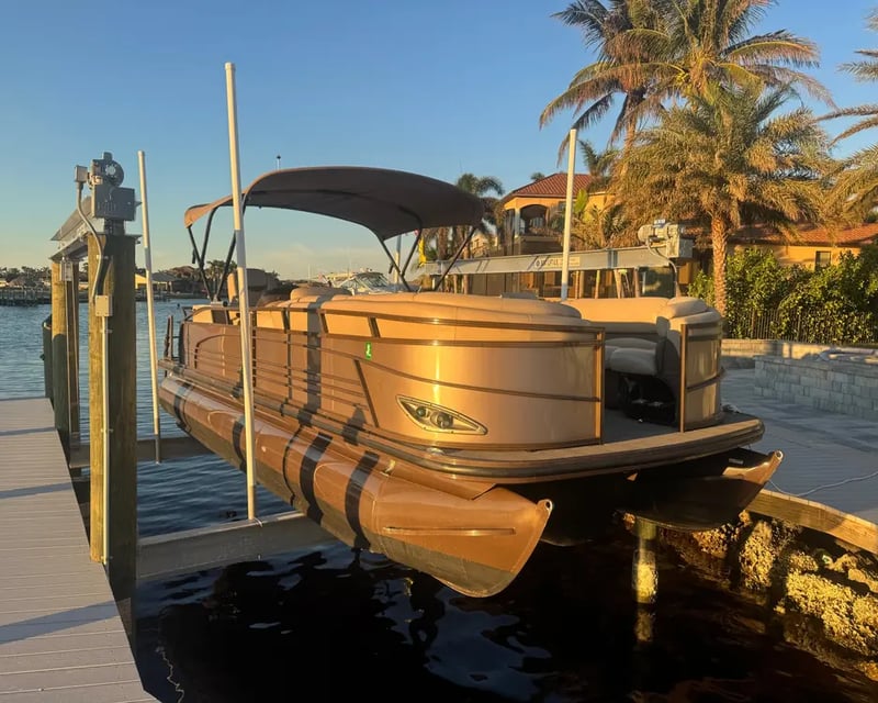 27' Pontoon Boat Rental with Delivery in Cape Coral