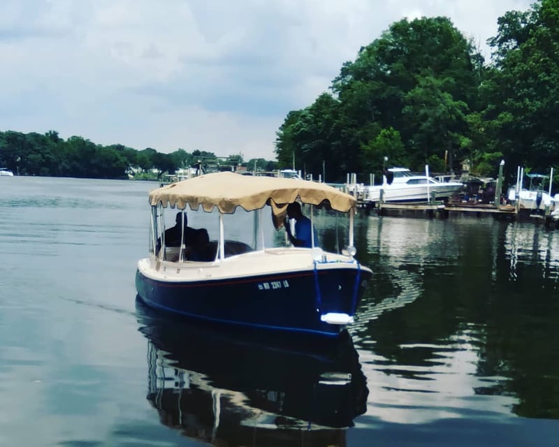 22' Electric Boat Rental in Baltimore Inner Harbor