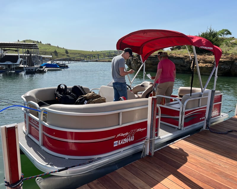 18' Pontoon Rental at Lake Wilson Marina