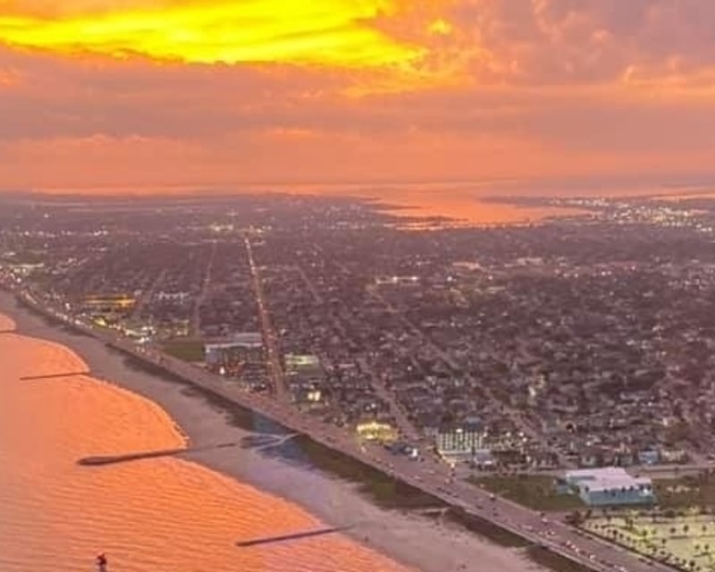 25-Mile Sunset Helicopter Tour of Galveston Island
