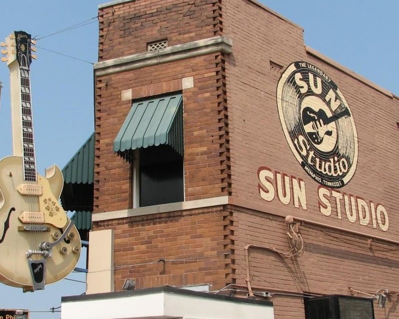 Memphis Guided Tour With VIP Graceland Access