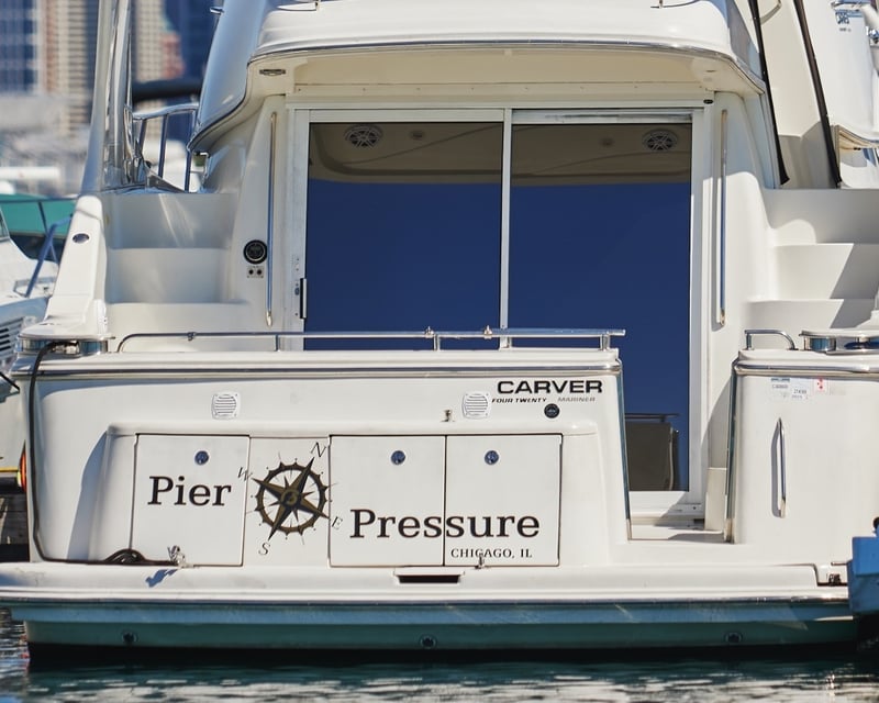 Yacht Charter in Chicago Aboard a 47' Carver