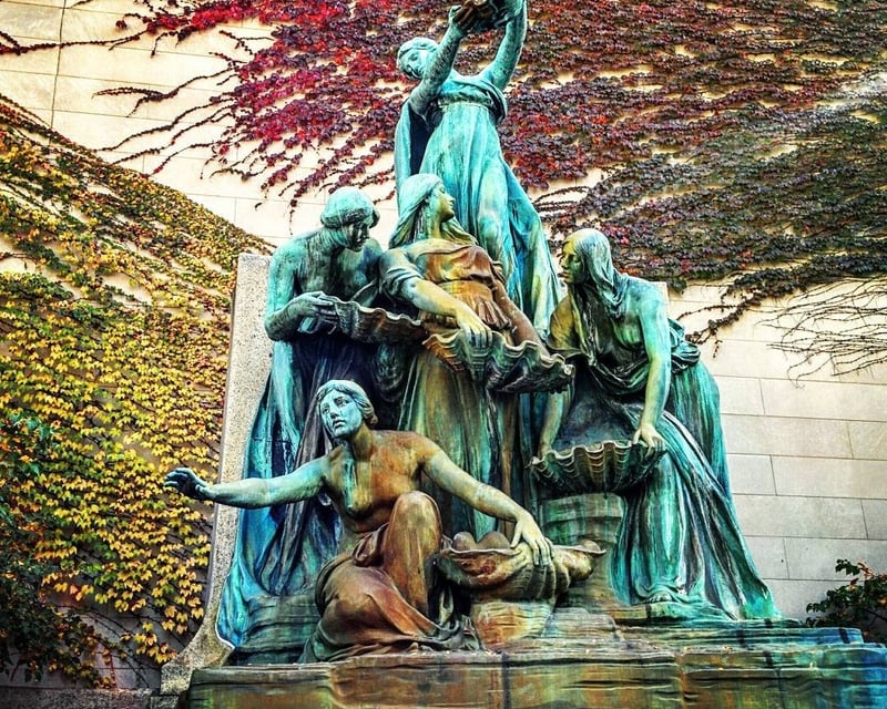 Chicago Women's History Walking Tour Downtown