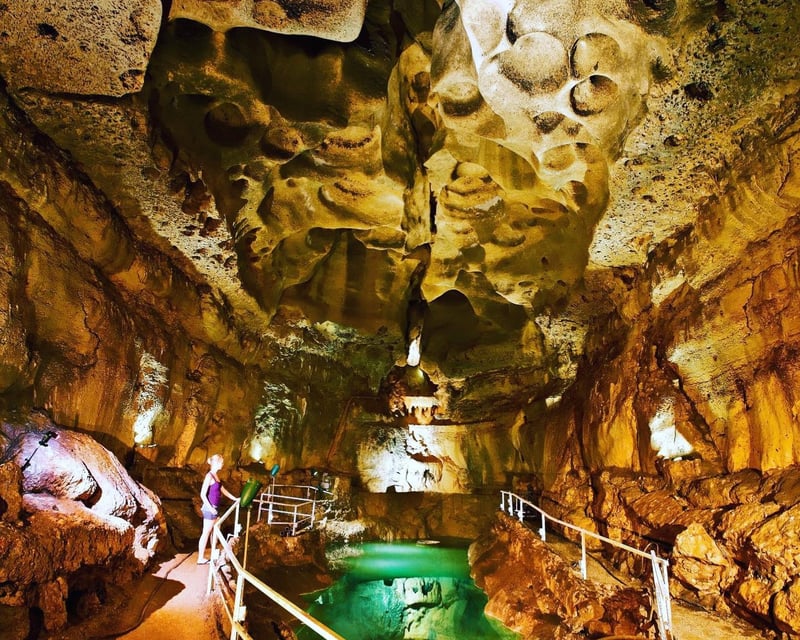 Cascade Caverns Daily Downunder Tour