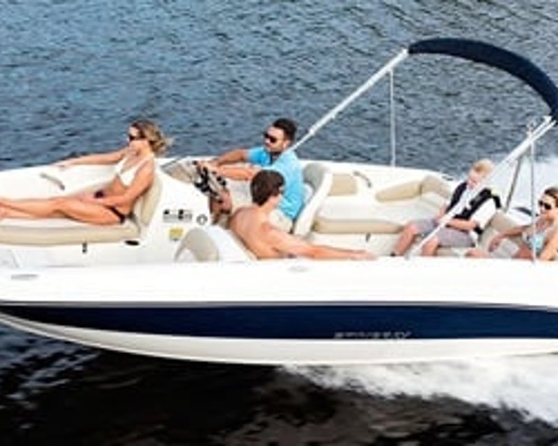 Marathon 18' Family Runabout Rental