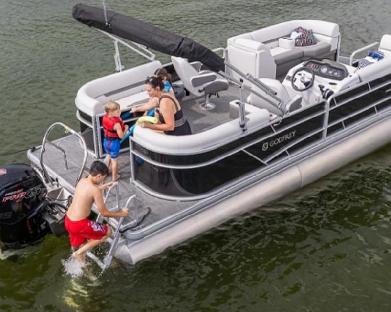 22' Tri-Toon Boat Rental in Leland