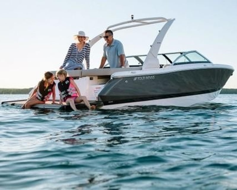 23' Cruising Boat Rental in South Lake Tahoe