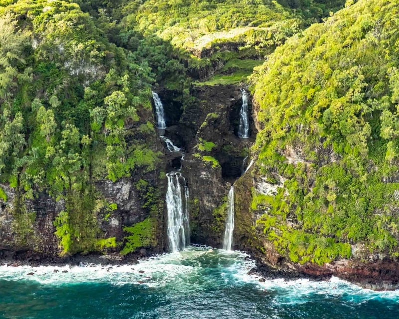 Road to Hana Helicopter Sightseeing Combo