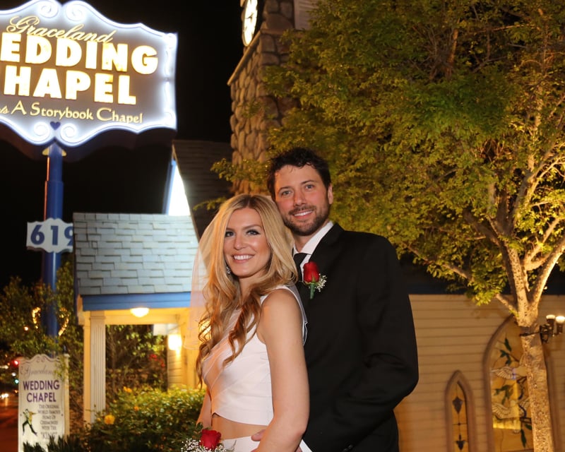 Las Vegas Traditional Wedding at Graceland Wedding Chapel