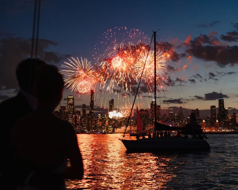 Cruise Chicago for Navy Pier Fireworks
