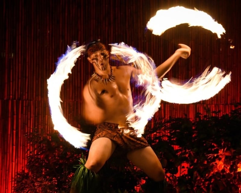 Luau in Lahaina With Fire Knife Finale