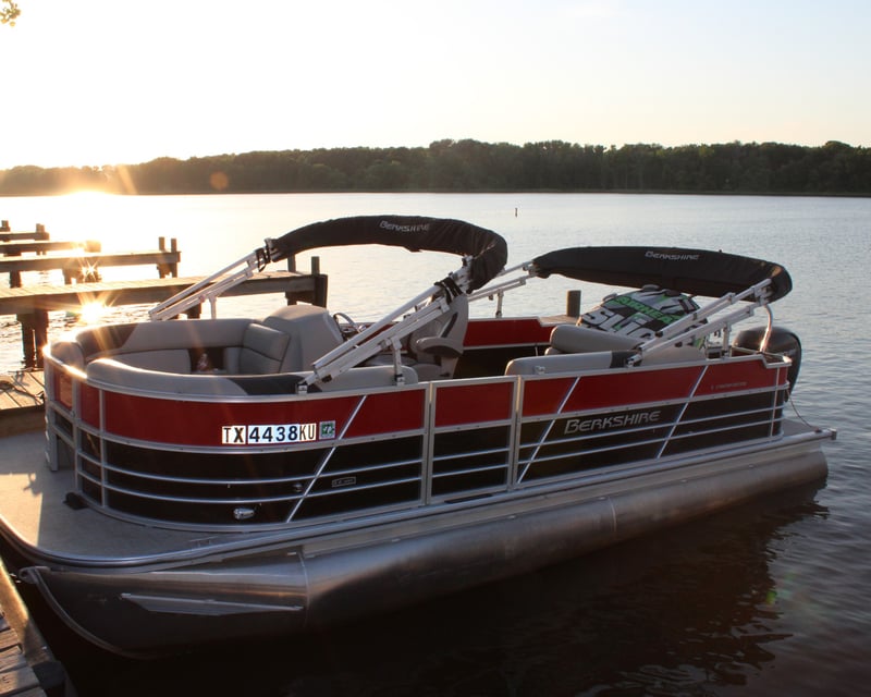 Lake Palestine 22' TriToon Boat Rental