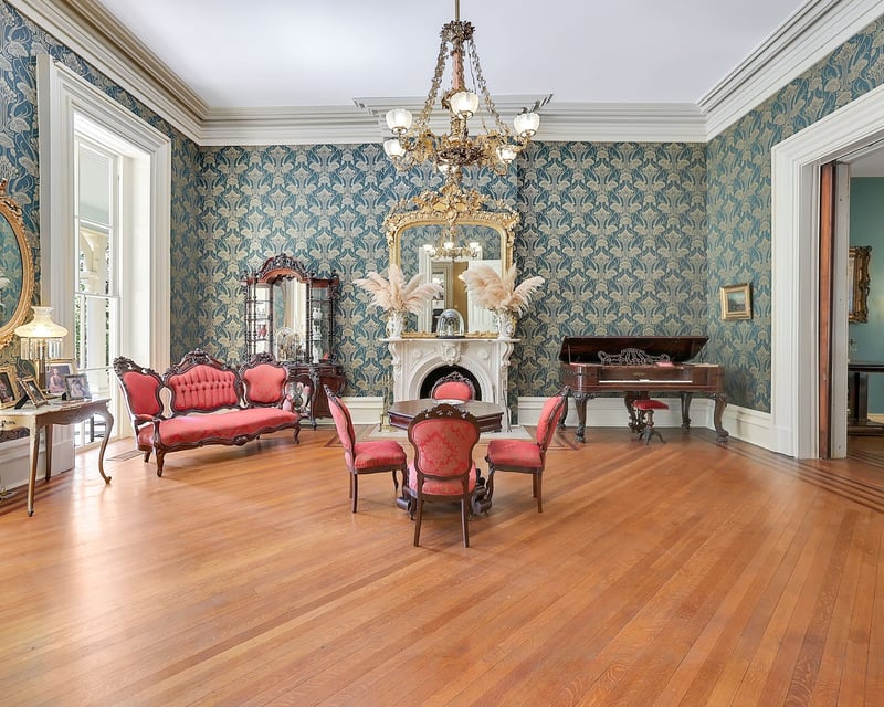 Self-Guided Oaklands Mansion Tour in Murfreesboro