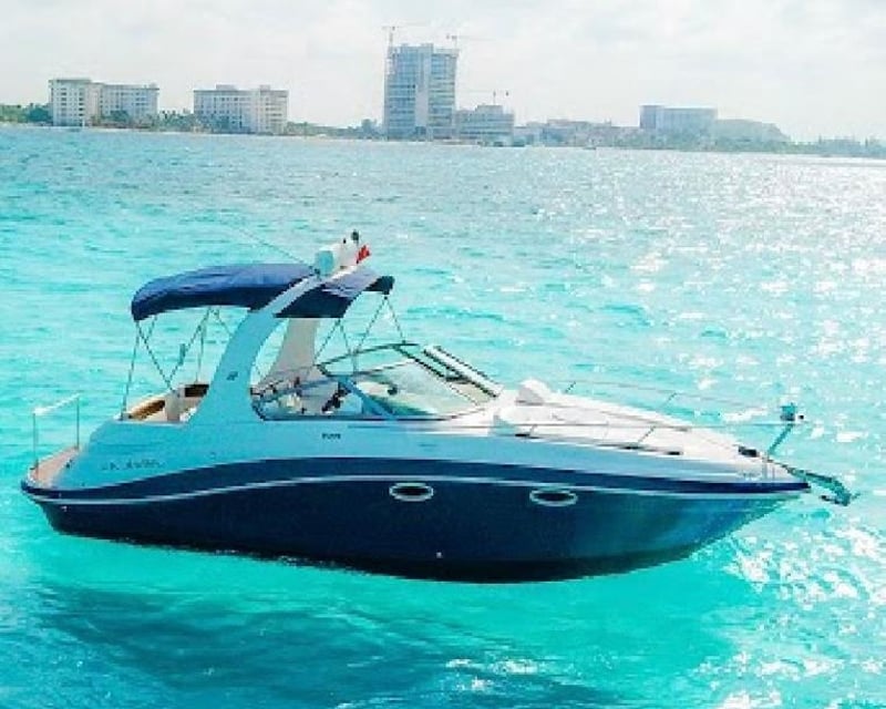 Private 27' Yacht Charter in Cancun