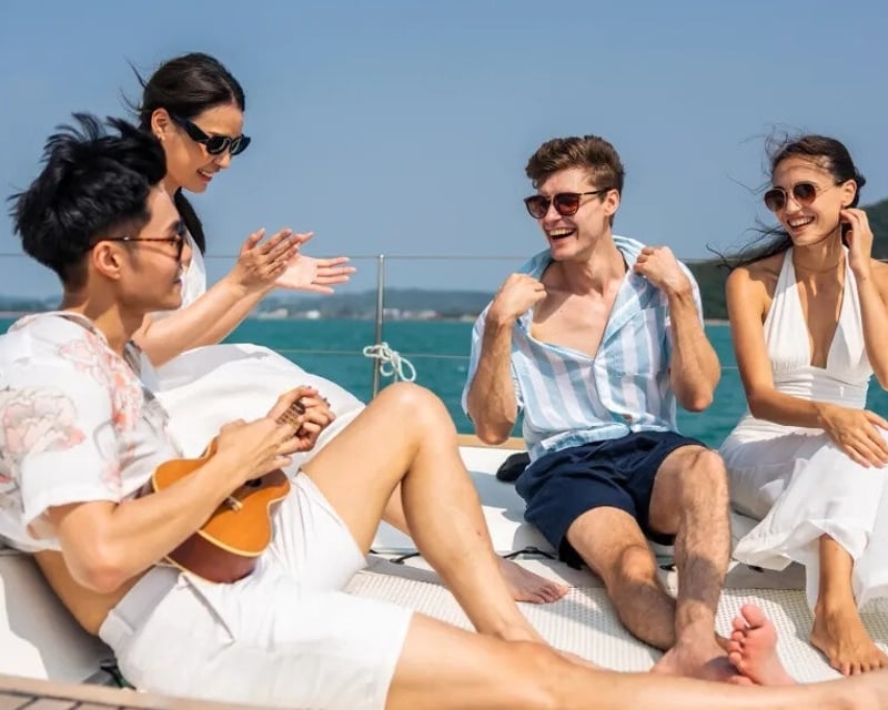 Private Crab Island & Dolphin Boat Charter in Destin