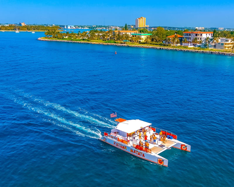 Cruise the Palm Beaches on a Sightseeing Cruise