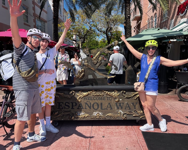 2-Hour Guided Miami Beach Bike Tour In Spanish
