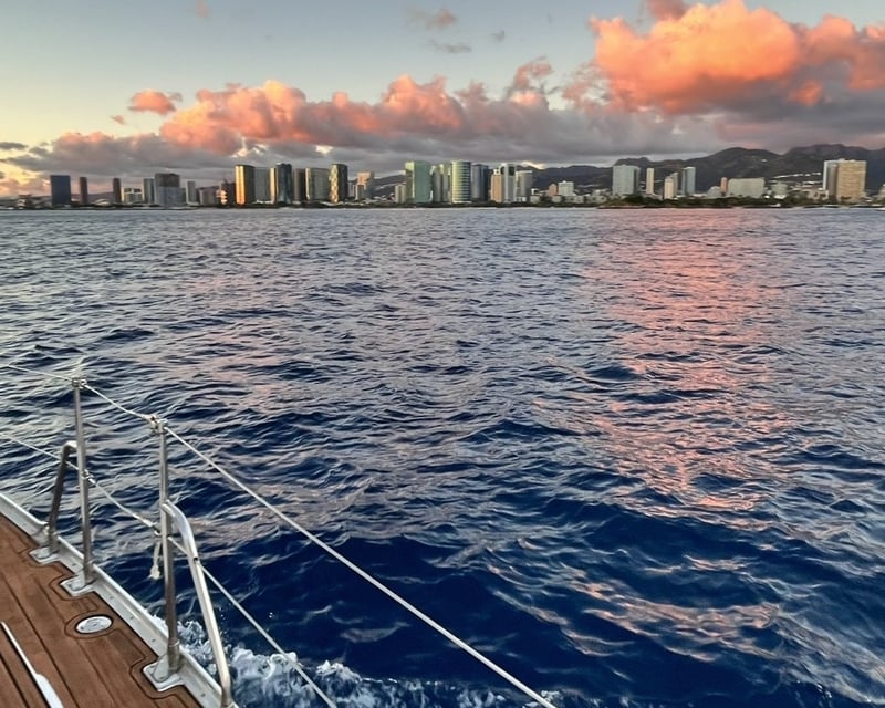 Honolulu Sunset Sailing Charter