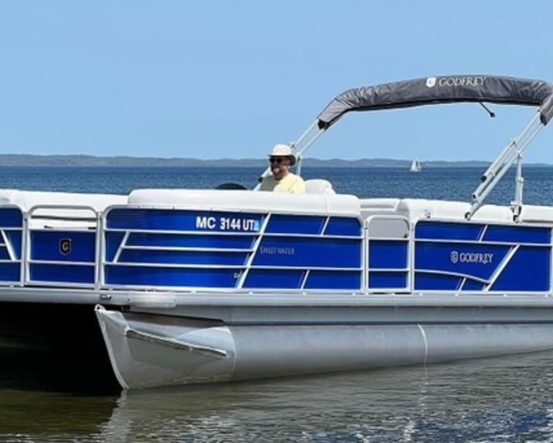 Multi-Day 23' Pontoon Boat Rental in Traverse City