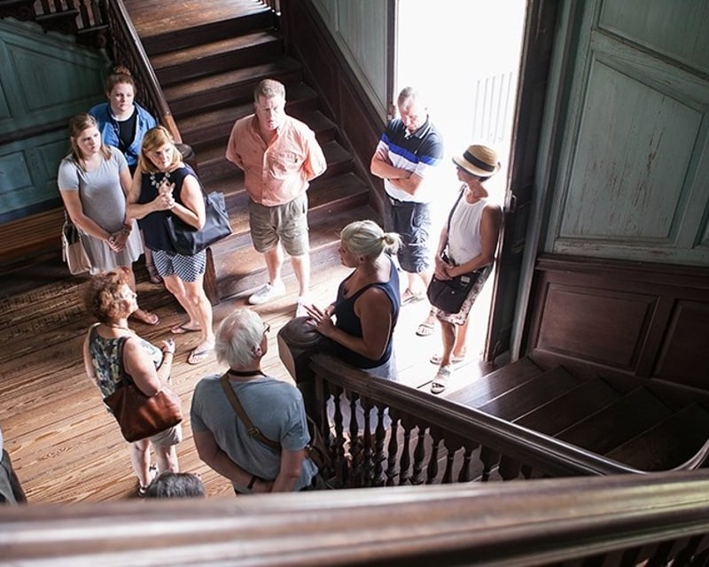 Tour Drayton Hall & Middleton Place in Charleston