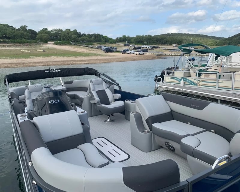 Captained 24' Tritoon Lake Charter in Leander