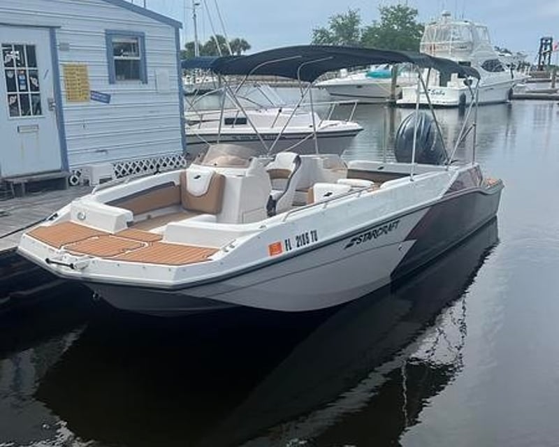 Amelia Island 18' Deck Boat Rental