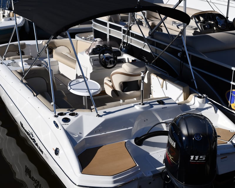 20' Deck Boat Rental in Venice, FL for Gulf & Intracoastal