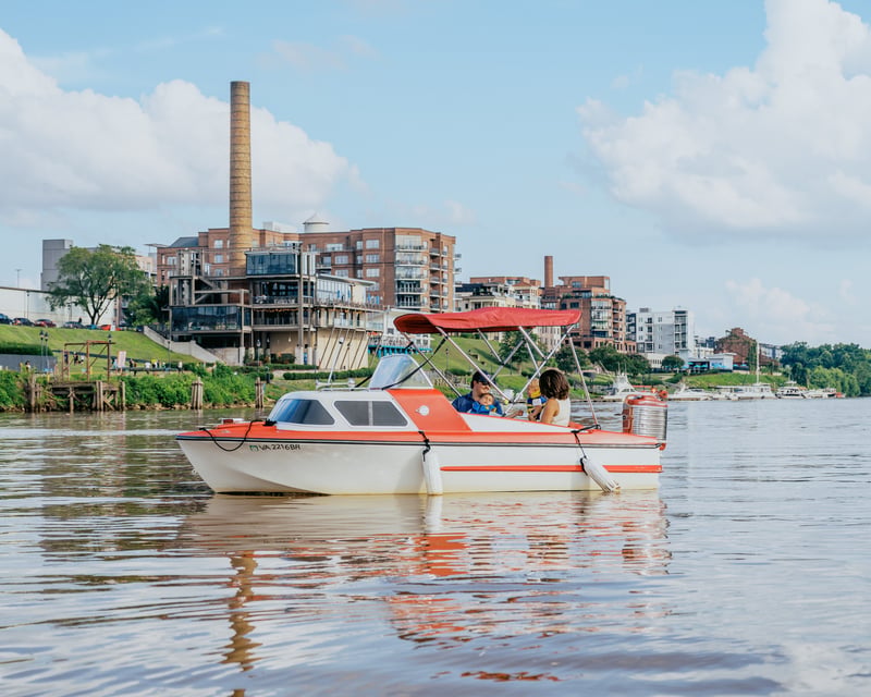 Richmond 1.5-Hour Retro Electric Boat Rental