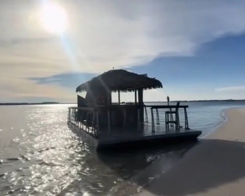 Private 30' Tiki Boat Charter in Smithfield, VA