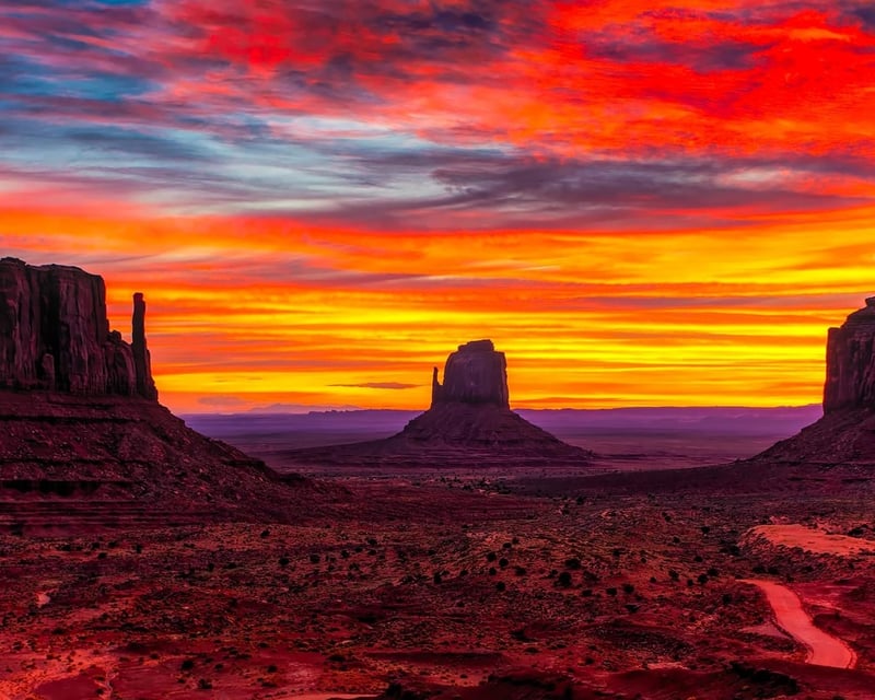 Explore Monument Valley Sunset Guided Tour