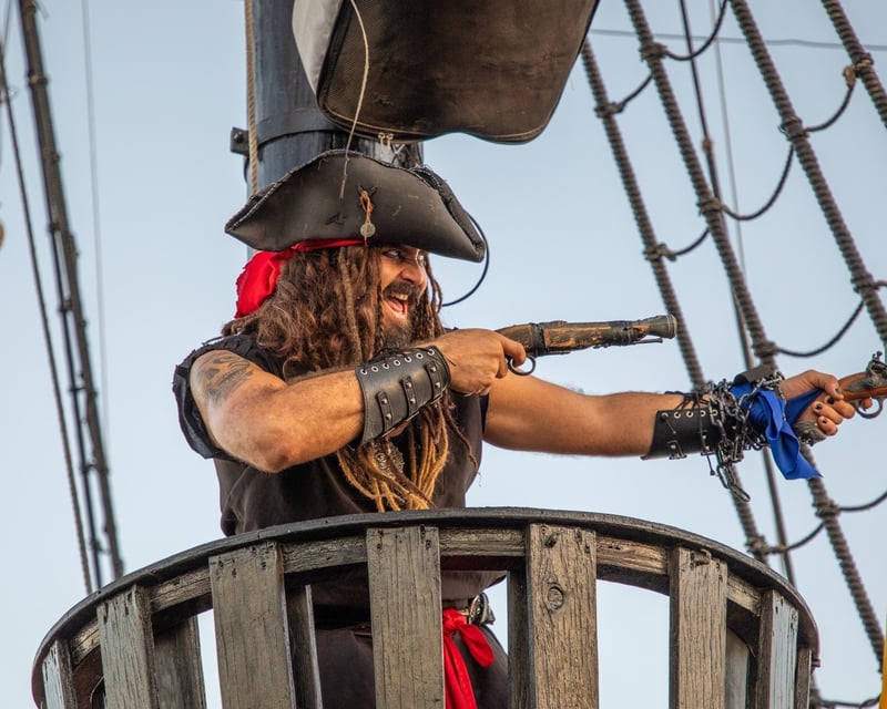 Sunset Pirate Dinner Cruise to the Arch in Cabo San Lucas