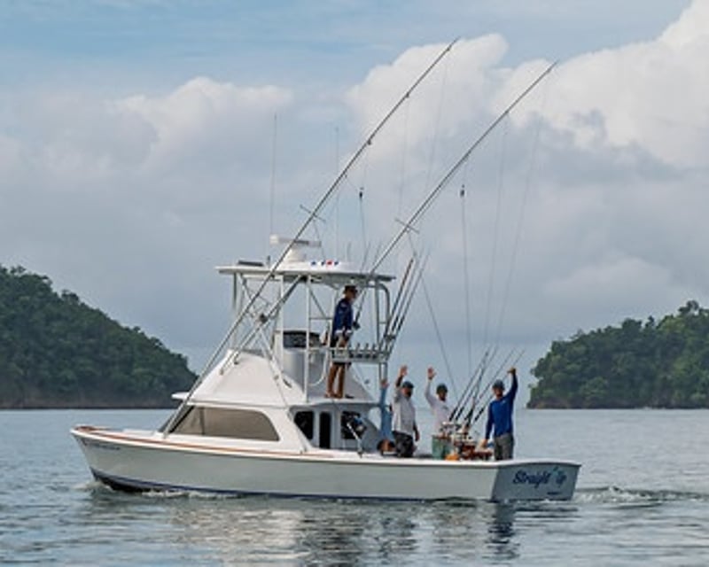 Private Half-Day Offshore Fishing Charter in Los Sueños