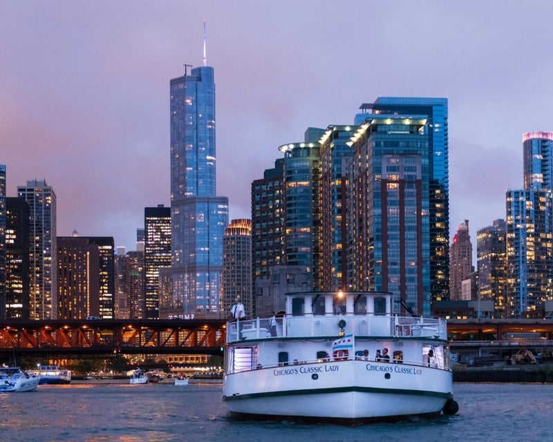 Haunted Chicago River Cruise with Mobster & Ghost Tales