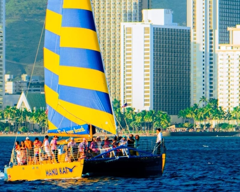 Private Ash Scattering & Ceremony Sail in Honolulu