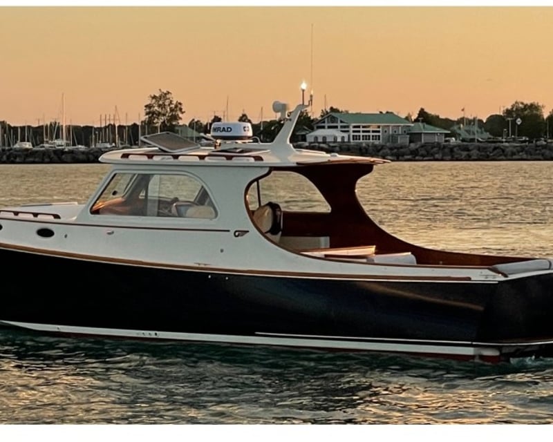 Private Hinckley Picnic Boat Charter in Charleston