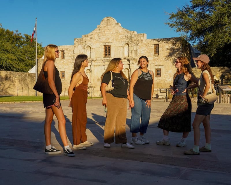 Alamo & River Walk Boat Cruise Walking Tour in San Antonio
