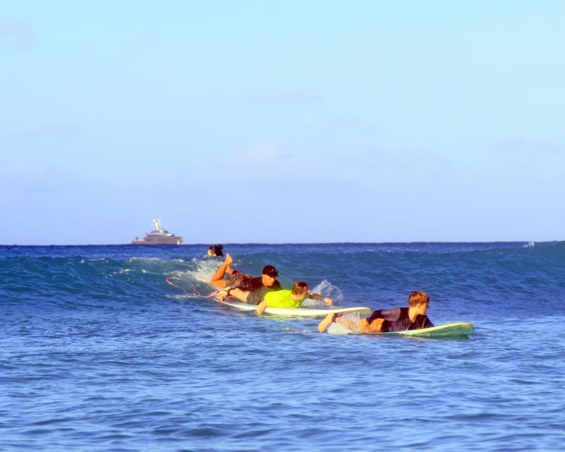 2-on-1 Semi-Private Surf Lesson in Honolulu