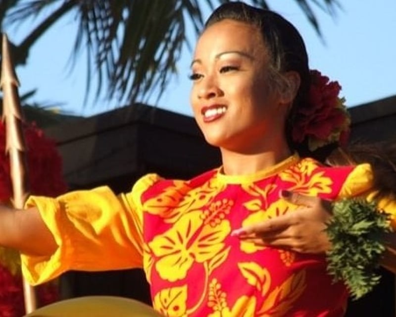 Private Luau & Waterfall Tour in Waimea Valley