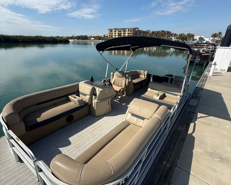 23' Tri-Toon Pontoon Boat Rental in Fort Pierce