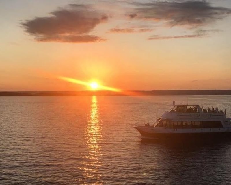 Cruise Duluth Harbor at Sunset With Dinner
