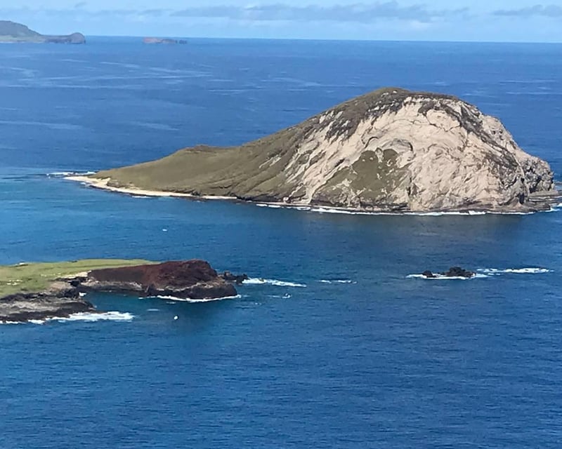 Diamond Head Hike & Lanikai Beach Day Tour