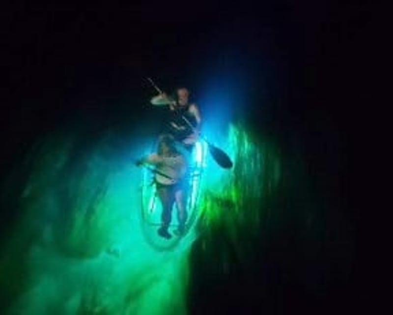 Night Glow Kayak & Paddleboard Tour in Downtown Austin