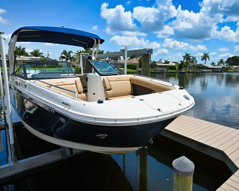 29' Deck Boat Rental in Cape Coral