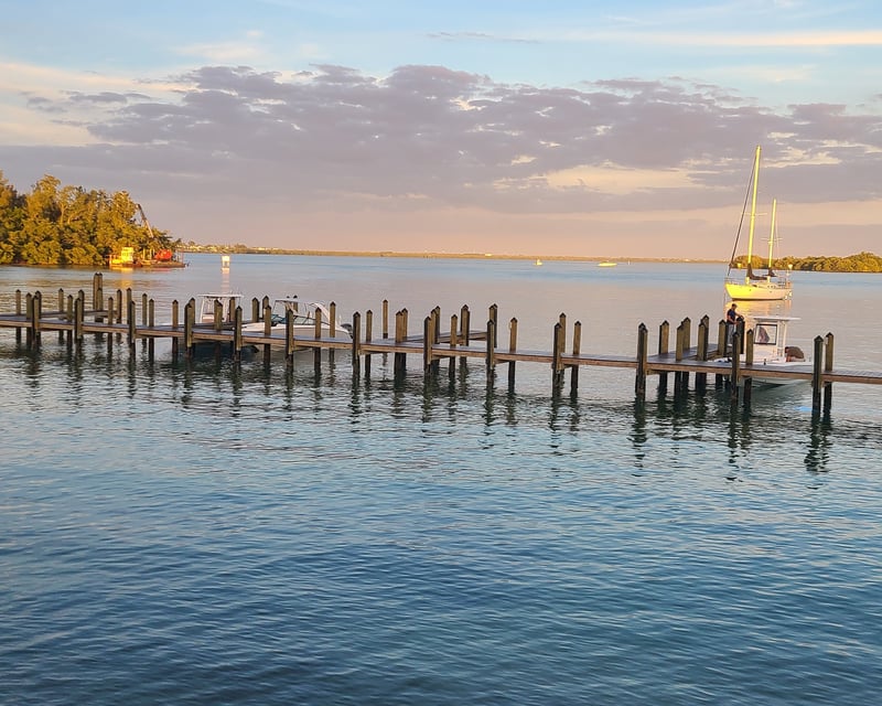 Private Restaurant & Pub Crawl Boat Tour in Sarasota