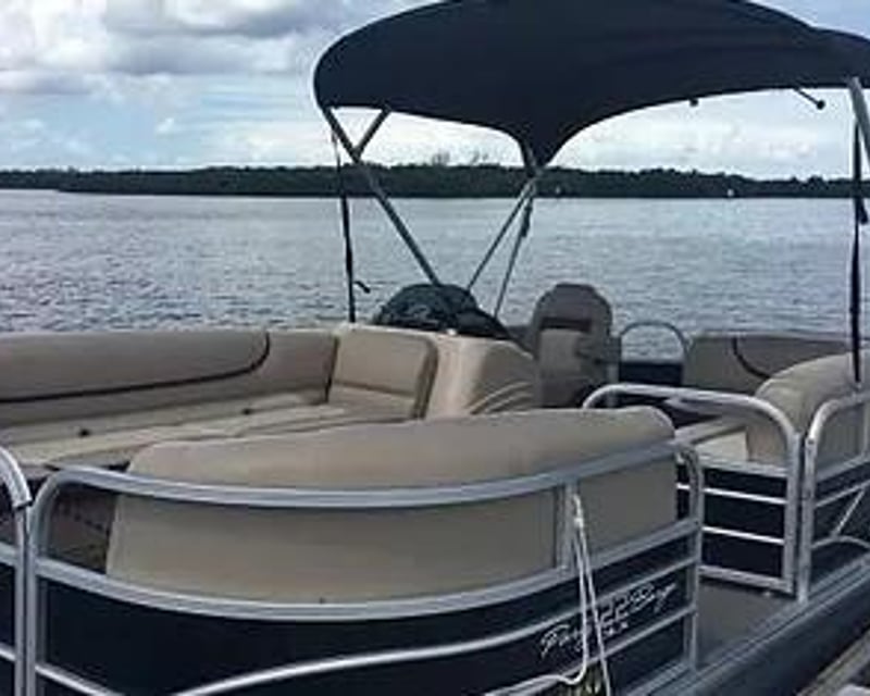 Full-Day 22' Pontoon Boat Rental in St. Petersburg