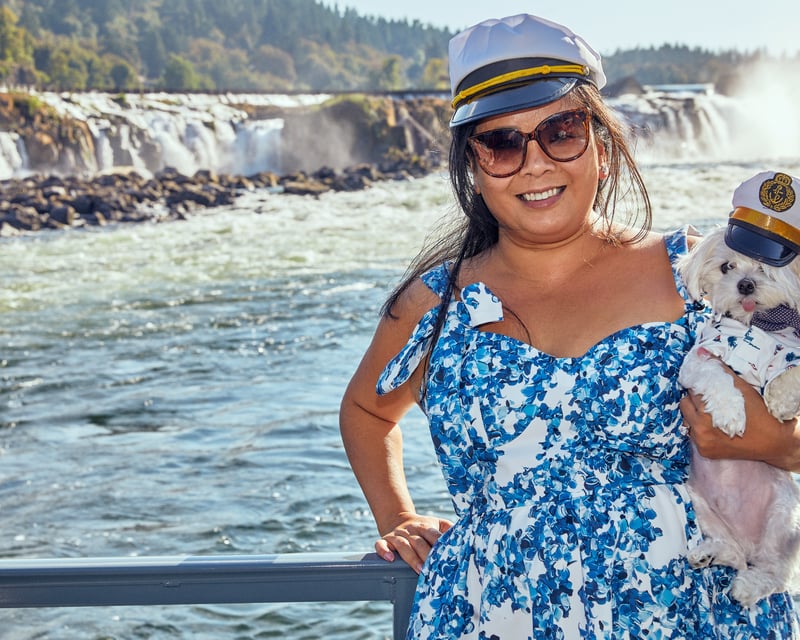 Willamette Falls Fall Colors River Cruise from Portland