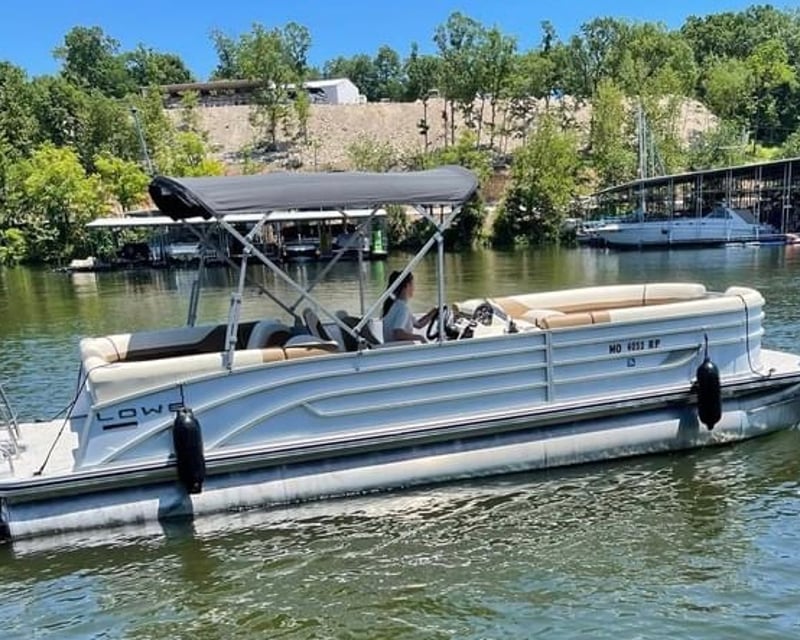 Rent a 27' Tritoon for 8 Hours in Eldon, MO