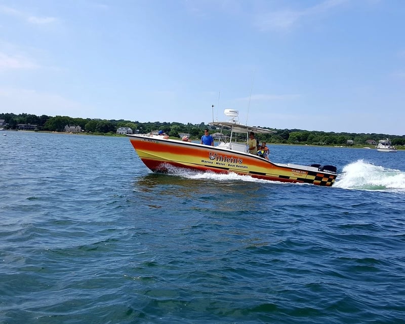 32' Center Console Fishing Boat Rental in Montauk